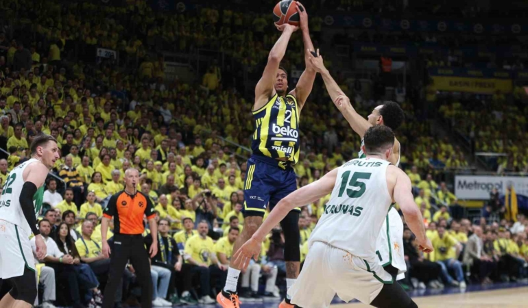 Fenerbahçe, Euroleague play-off serisinde 1-0 öne geçti