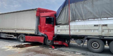 Kocaeli TEM’de 6 tır birbirine girdi: Ankara yönü trafiğe kapandı