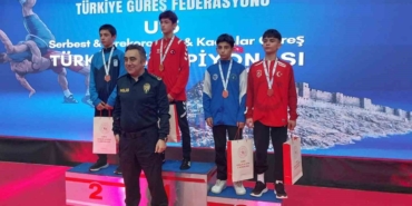 Bursa Büyükşehir Belediyesporlu güreşçiler Türkiye Şampiyonası’nda 3 madalya kazandı