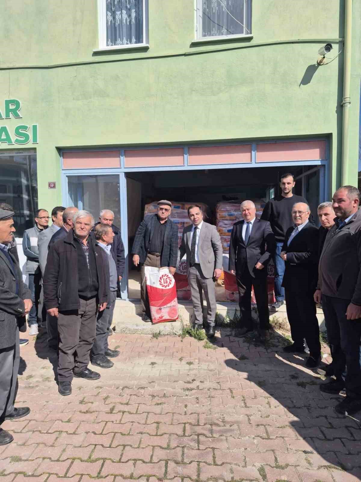 Bilecik’te 240 torba yağlık ayçiçeği tohumu üreticilere dağıtıldı