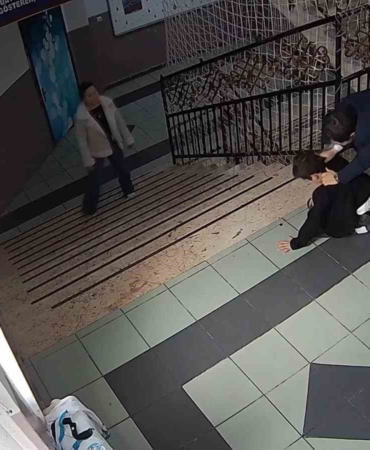 Okul müdüründen hayat kurtaran Heimlich manevrası