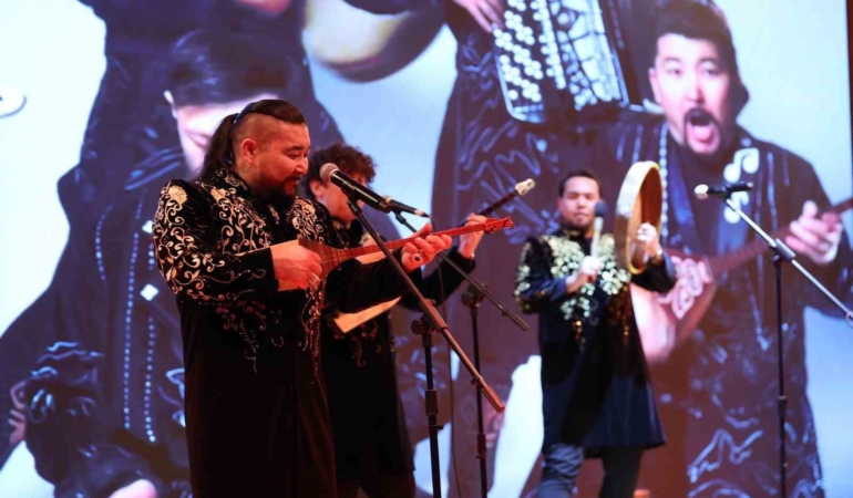 Ünlü Kazak müzik grubu Alatau Serileri, yeni albümünün lansmanını Bağcılar’da yaptı