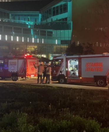 Kağıthane’de alışveriş merkezinde yangın paniği