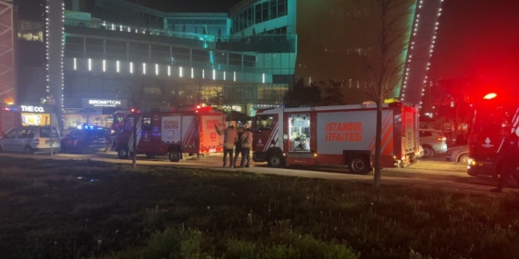 Kağıthane’de alışveriş merkezinde yangın paniği
