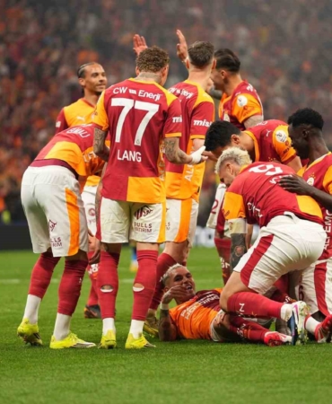 Galatasaray evindeki yenilmezlik serisini derbide sürdürdü