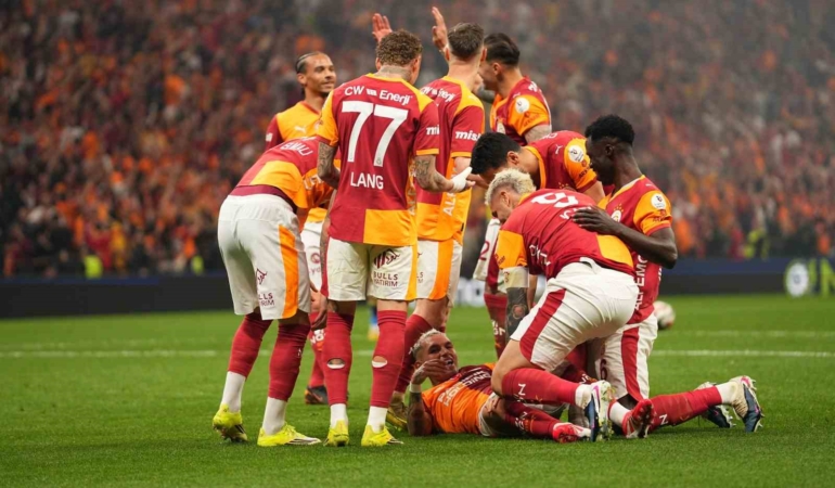 Galatasaray evindeki yenilmezlik serisini derbide sürdürdü