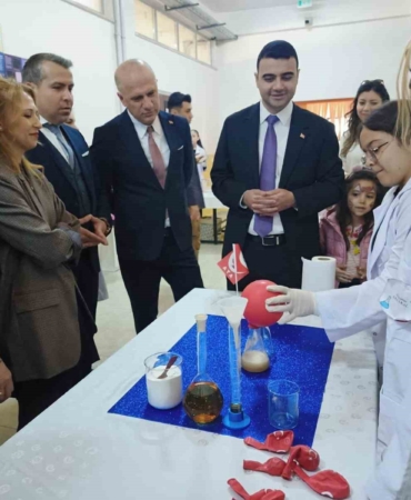 Bilecik’te ‘23 Nisan Çocuk Kimya Şenliği’ düzenlendi