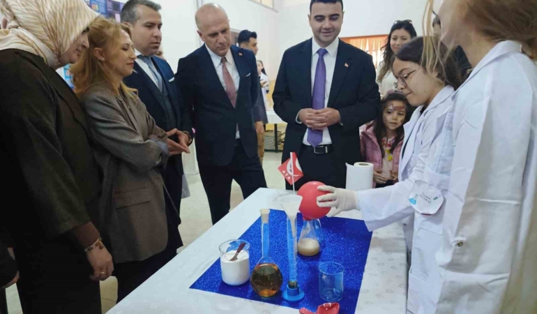 Bilecik’te ‘23 Nisan Çocuk Kimya Şenliği’ düzenlendi