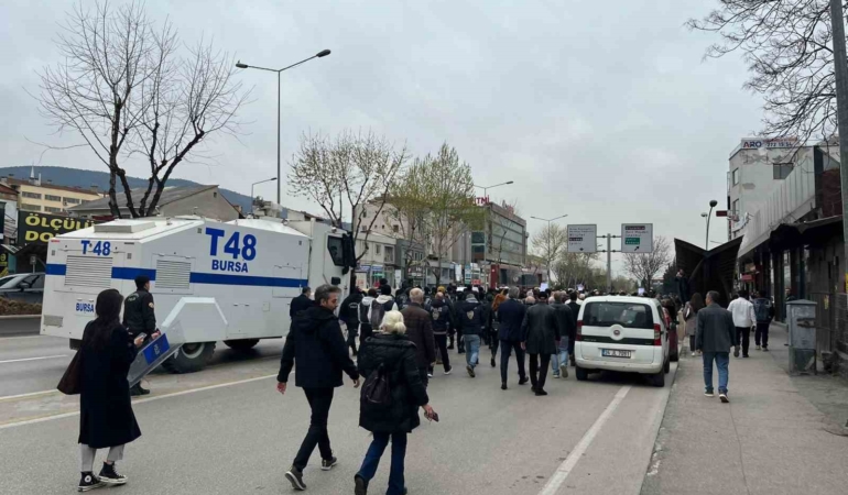 CHP’liler Ankara yolunu trafiğe kapatınca polis müdahale etti