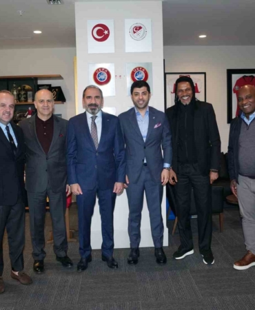 Rigobert Song, Başkan Hacıosmanoğlu ve Başkan Vekili Otyakmaz’ı ziyaret etti