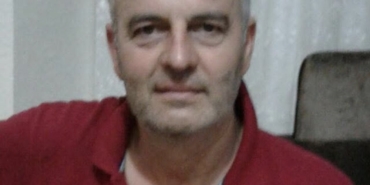 Tarlada çalışırken devrilen traktörün altında kalan adam hayatını kaybetti