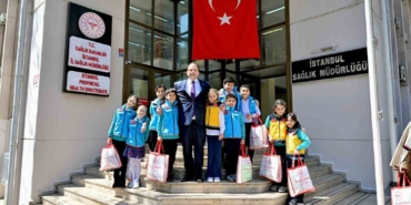 İstanbul İl Sağlık Müdürü Doç. Dr. Abdullah Emre Güner çocukları makamında ağırladı