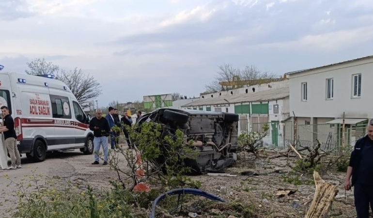 Bandırma’da takla atan otomobil sürücüsü yaralandı