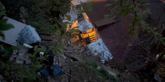 Sarıyer’de toprak kayması sonucu 6 binaya tahliye kararı verildi: Bina sakinleri belediyeye isyan etti