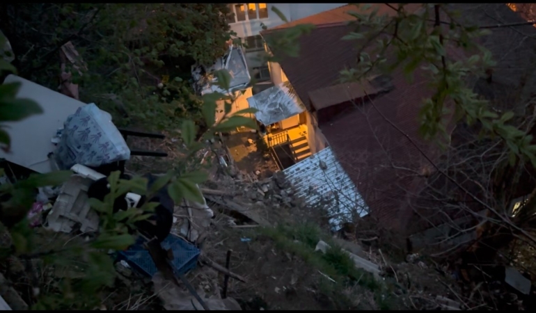 Sarıyer’de toprak kayması sonucu 6 binaya tahliye kararı verildi: Bina sakinleri belediyeye isyan etti