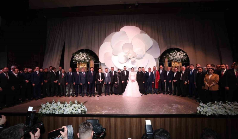 Nikah töreni siyaset camiasını bir araya getirdi