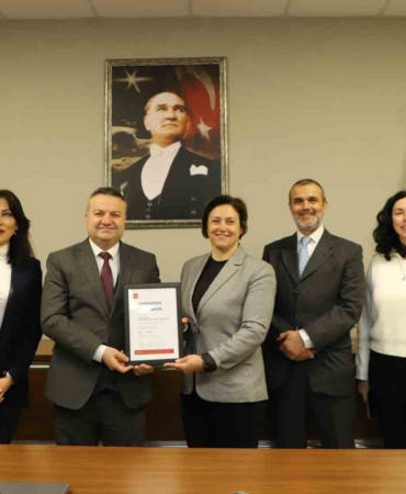 Küresel iş birliği ile mezunlara uluslararası kariyer fırsatı