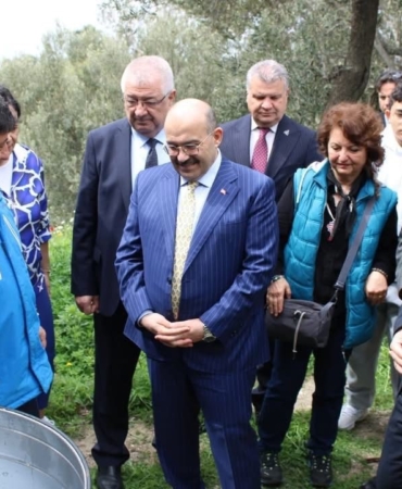 Vali Ustaoğlu, antik kenti gezerek sikke basıp sabun yaptı