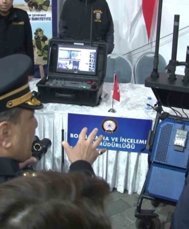 Türk Polis Teşkilatı’nın kuruluşunun 181. yıl dönümünde Cumhuriyet Anıtı’na çelenk bırakıldı