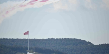 ‘Türk Yıldızları’ Çanakkale semalarında nefesleri kesti