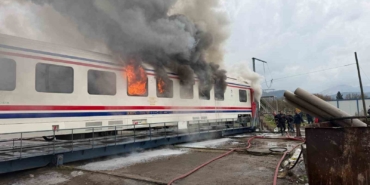 Yeni üretilen vagon alev alev yandı