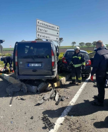 Tekirdağ’da hafif ticari araç ile otomobil çarpıştı: 5 yaralı