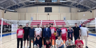 İl Müdürü İlhan çocuklarla voleybol oynadı