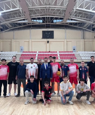 İl Müdürü İlhan çocuklarla voleybol oynadı