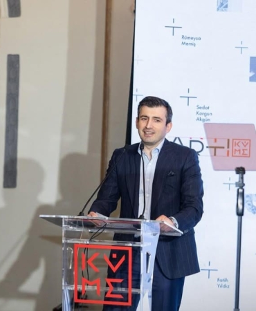 KÜME Mütevelli Heyeti Başkanı Selçuk Bayraktar: "Medeniyet mücadelemizi sanatın aydınlığıyla yeni bir menzile ulaştırıyoruz"