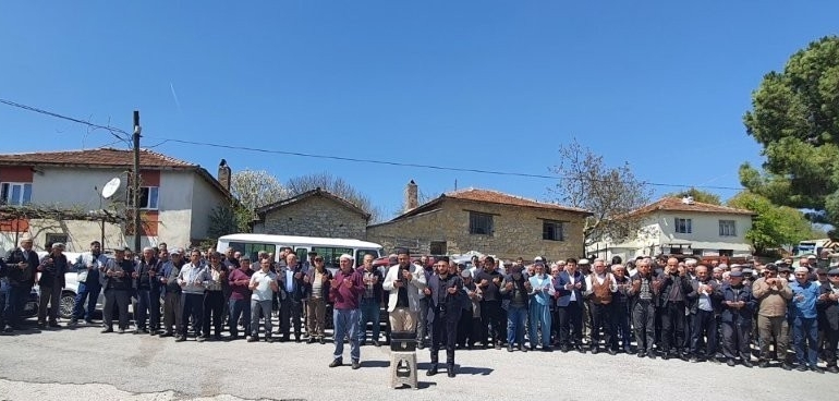 Çakallar köy hayrında eller yağmur için semaya kalktı