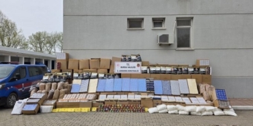 Bursa’da kaçak tütün baskını: Depo ve araçlardan servet çıktı
