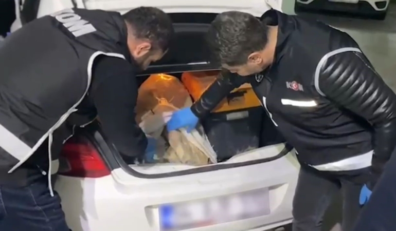 Edirne’de yurt dışına kaçırılmak istenen 2 bin yıllık heykel ele geçirildi