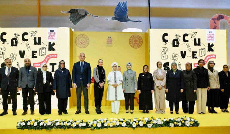 Emine Erdoğan: "Ailelerimiz, mutlaka çocuklarını Türk edebiyatına teşvik etmeli"