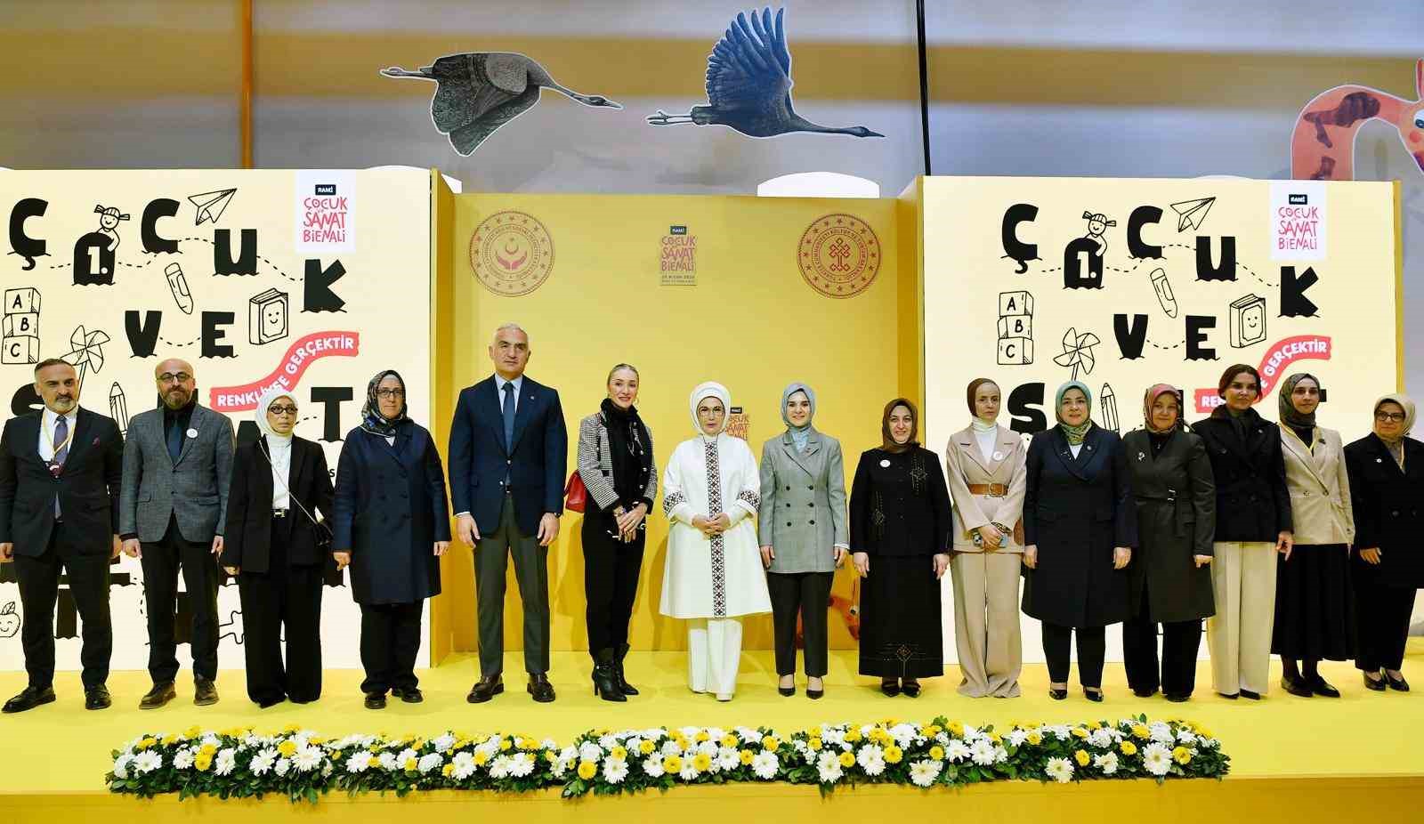 Emine Erdoğan: "Ailelerimiz, mutlaka çocuklarını Türk edebiyatına teşvik etmeli"