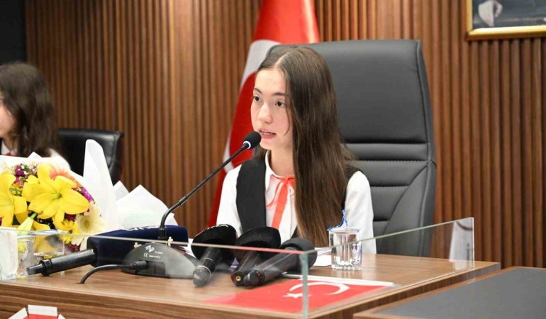 Gaziosmanpaşa’da 23 Nisan Çocuk Meclisi’den dünyaya barış mesajı