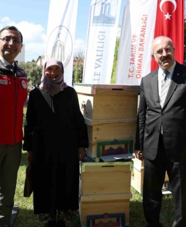 Çanakkale’de geçen yıl orman yangınlarından etkilenen 39 üreticiye 2 bin kovan dağıtıldı