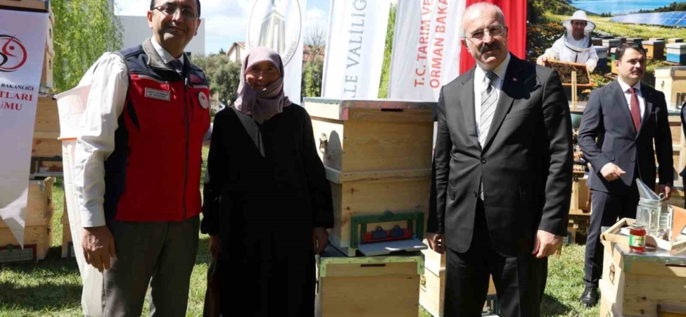 Çanakkale’de geçen yıl orman yangınlarından etkilenen 39 üreticiye 2 bin kovan dağıtıldı