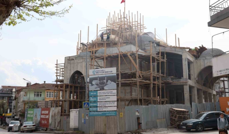 Kuruçeşme Merkez Cami şekilleniyor