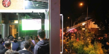 ⁠Mahalle yanarken onlar derbiyi izledi