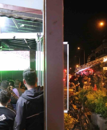 ⁠Mahalle yanarken onlar derbiyi izledi