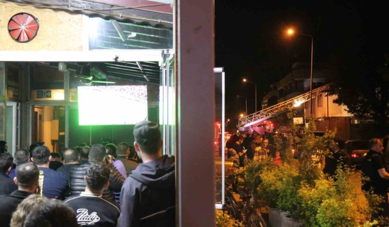 ⁠Mahalle yanarken onlar derbiyi izledi