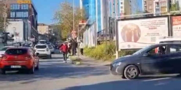 Maltepe’de sürücüyü darbedip motosikletine el koydular