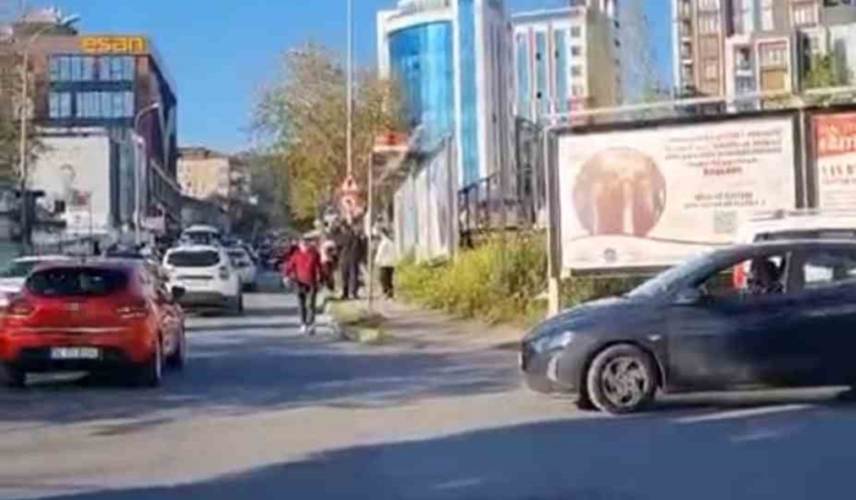 Maltepe’de sürücüyü darbedip motosikletine el koydular