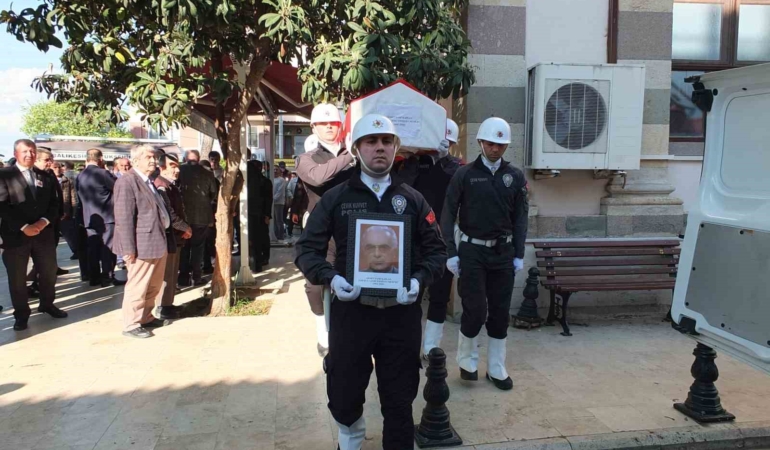 Burhaniye’de emekli müdür törenle toprağa verildi