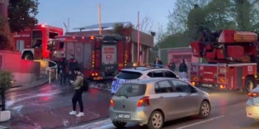 Şişli’de plaza otoparkındaki elektrikli otomobil alevlere teslim oldu