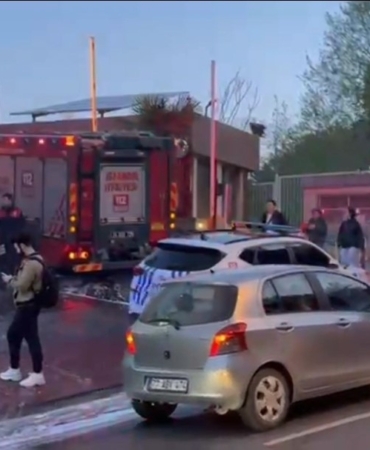 Şişli’de plaza otoparkındaki elektrikli otomobil alevlere teslim oldu