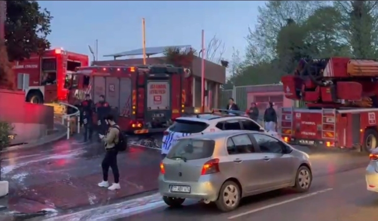 Şişli’de plaza otoparkındaki elektrikli otomobil alevlere teslim oldu