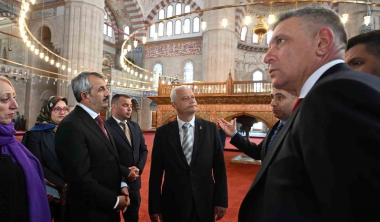 Bulgaristan İçişleri Bakanı Emil Dachev Selimiye Camii’ne hayran kaldı