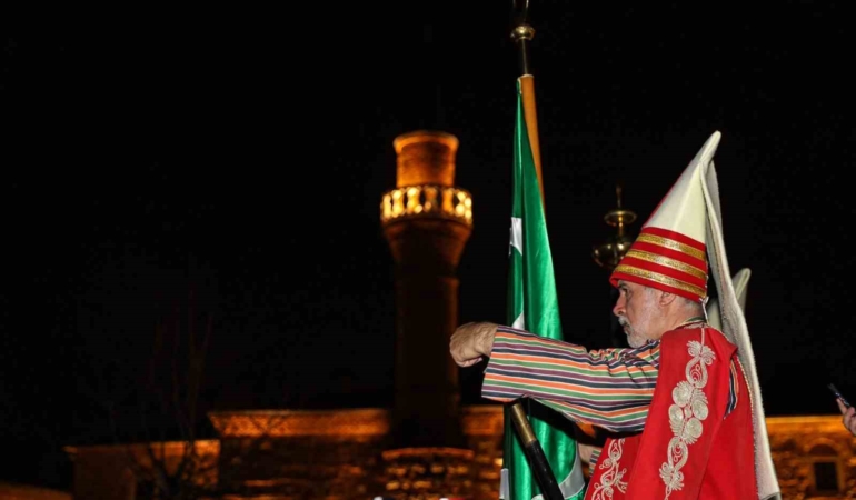 Bursa’nın 700 yıllık destanı ışık gösterisiyle anlatıldı