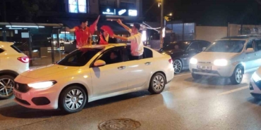 A Milli Takım’ın Dünya Kupası bileti alması vatandaşları Bağdat Caddesi’ne döktü